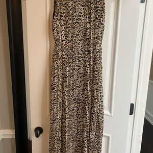 Sundress in classic leopard print, tie belt.